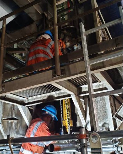 Overhauling of Submerged  Scraper Conveyors in a Coal-Fired Power Plant